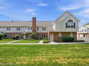 690 Olde English Circle, Howell, Mi 48855