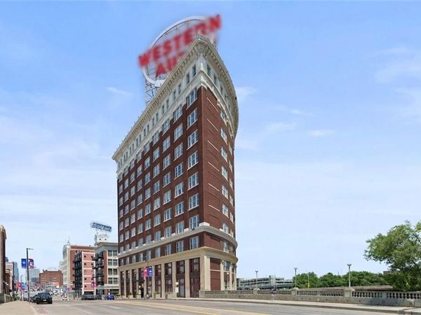 2107 Grand Boulevard, Unit 909, Kansas City, MO 64108