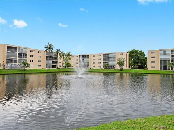 424 SE 10TH Street, Unit 104, Dania Beach, FL 33004