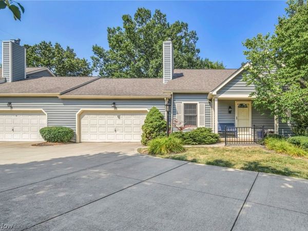 42 Pond Drive , Rocky River, OH 44116