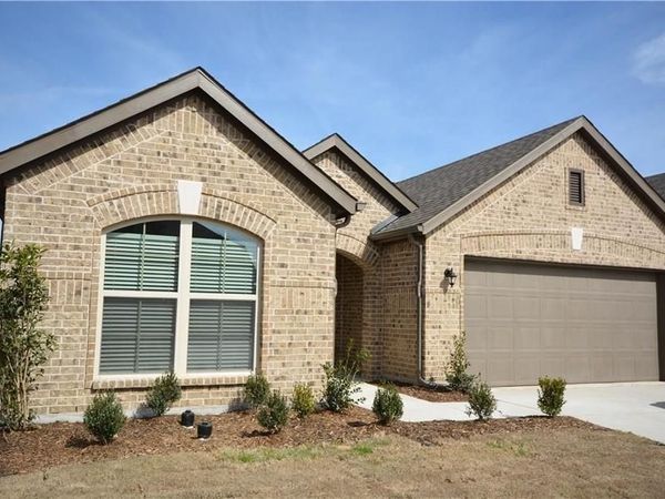 1921 Steppe Trail Drive, Aubrey, TX 76227