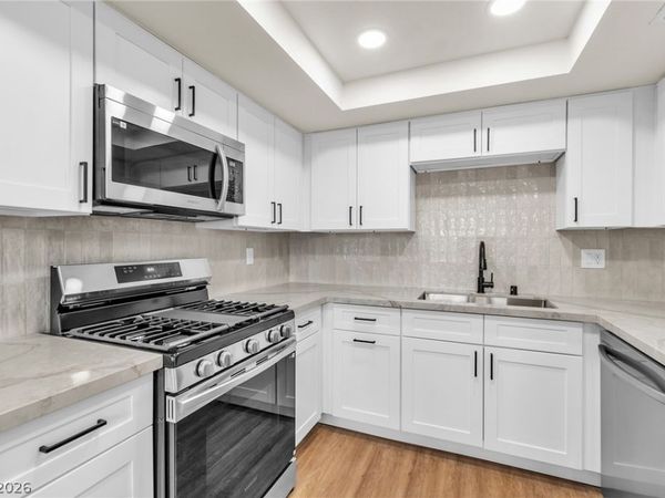 2256 Tall Pine Drive , Las Vegas, NV 89108