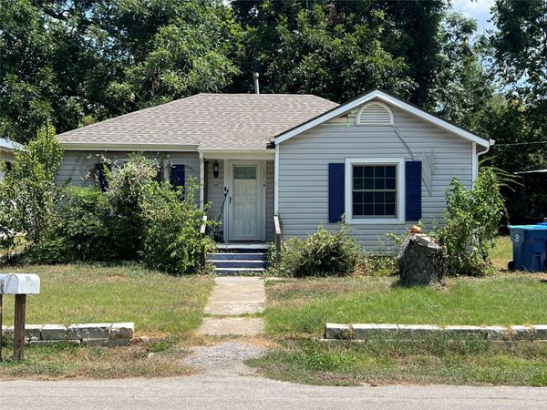 107 W 7th ST, Elgin, TX 78621