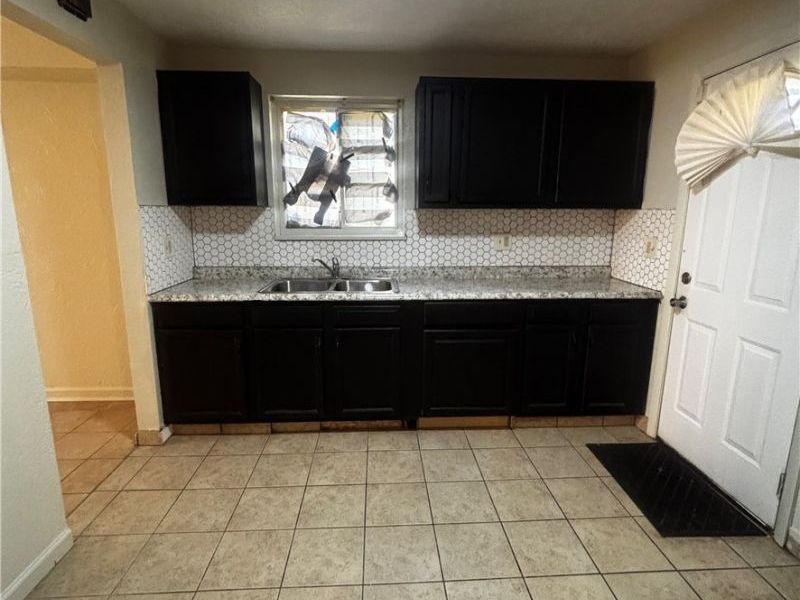 23823 Banbury Circle, Warrensville Heights, OH 44128 Photo 3