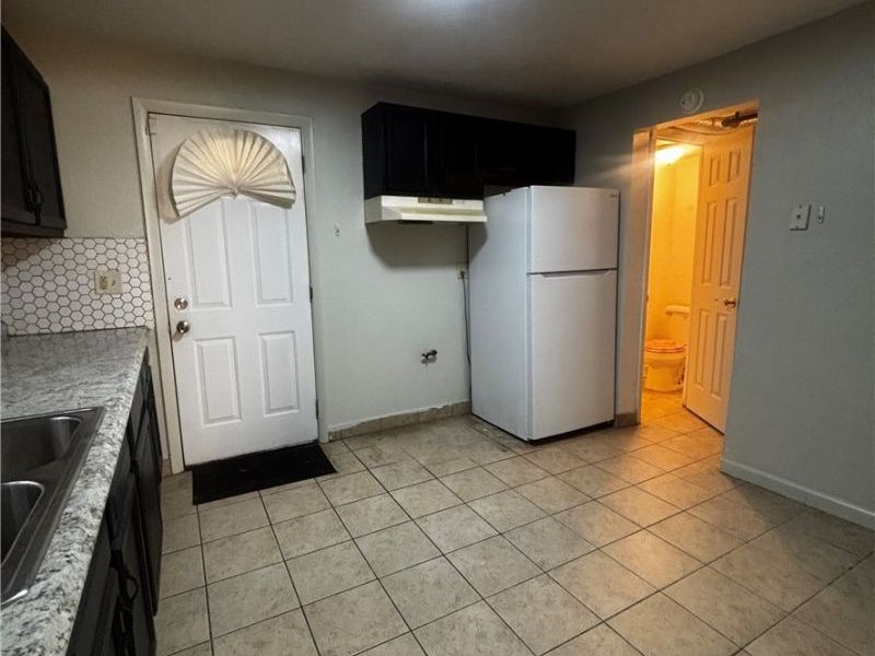 23823 Banbury Circle, Warrensville Heights, OH 44128 Photo 4