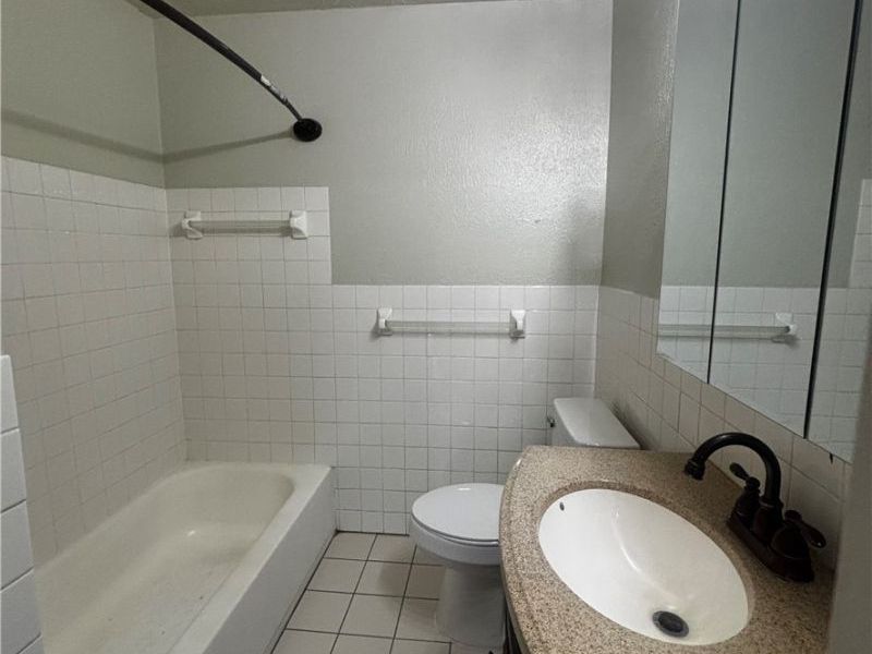 23823 Banbury Circle, Warrensville Heights, OH 44128 Photo 9
