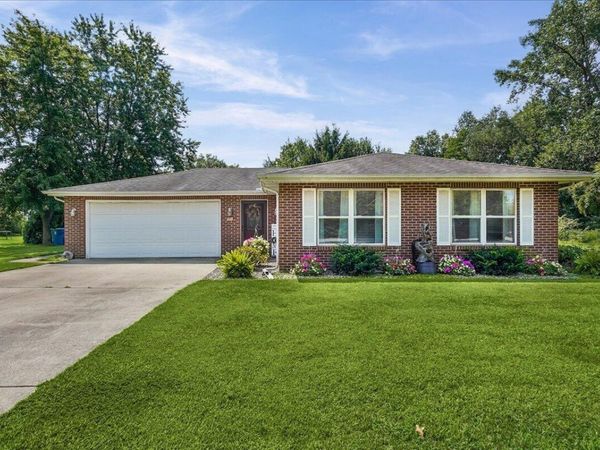 617 6th Avenue NW , DeMotte, IN 46310
