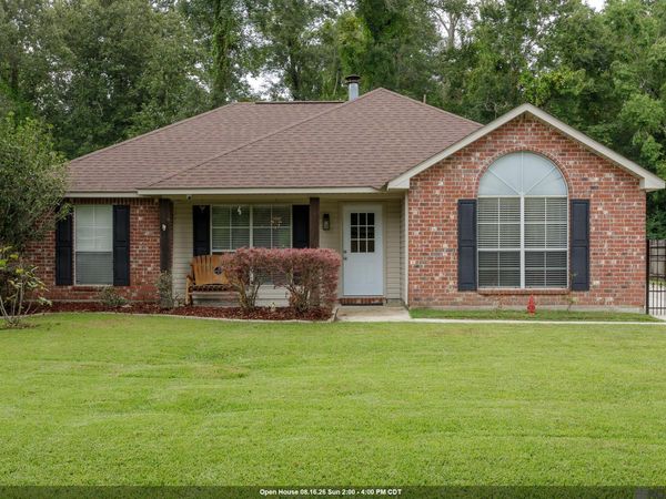 34824 Gravesbriar Dr, Denham Springs, LA 70706