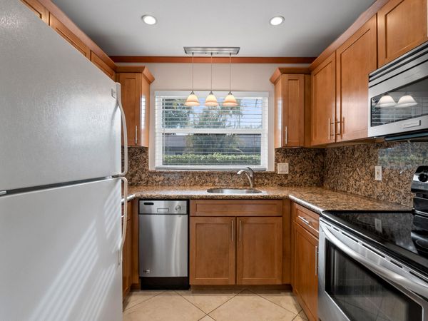 1106 NE 16th Court, Unit 2, Fort Lauderdale, FL 33305