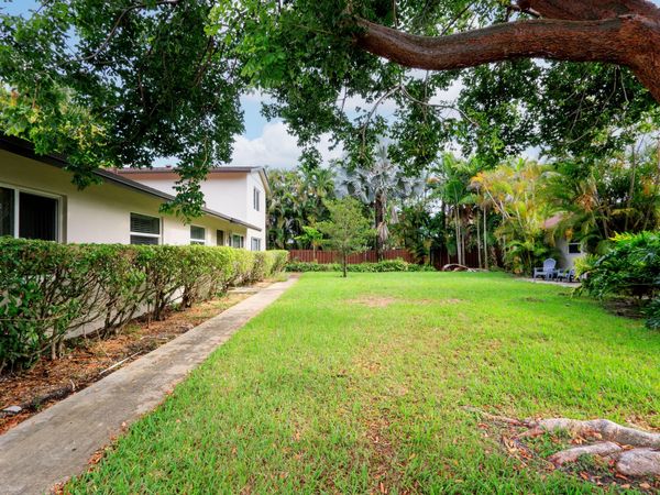 1106 NE 16th Court, Unit 2, Fort Lauderdale, FL 33305