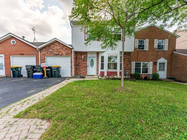 1430 Ash Court , Carol Stream, IL 60188