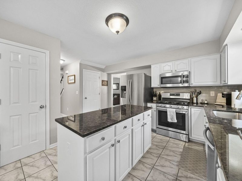 6851 Peachtree Circle, Westerville, OH 43082 Photo 16