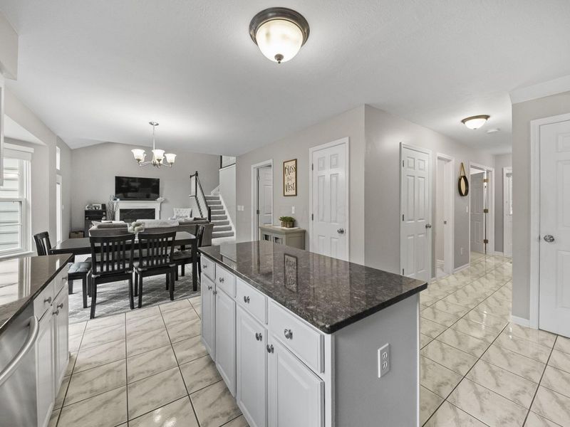 6851 Peachtree Circle, Westerville, OH 43082 Photo 18