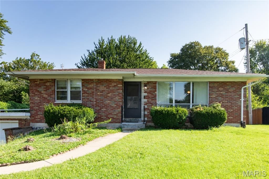 9 Fairway Drive, Fairview Heights, IL 62208 Main Photo