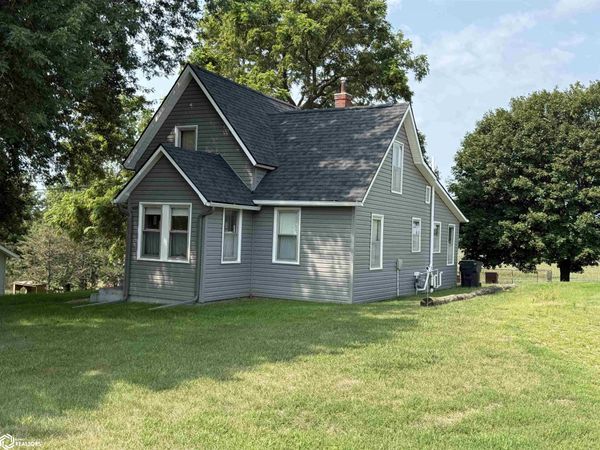 407 5th Street, Defiance, IA 51527