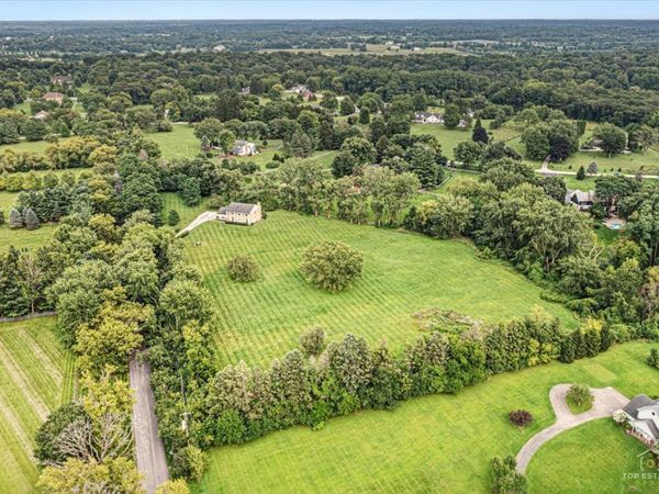 71 Spring Creek Road, Barrington Hills, IL 60010