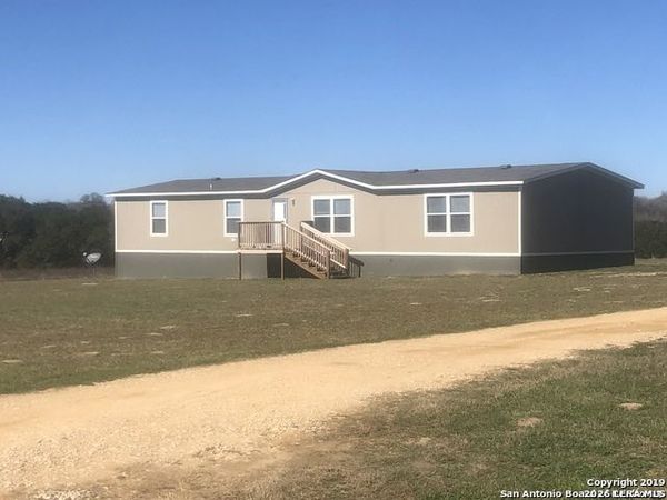 208 View, Unit B, La Vernia, TX 78121