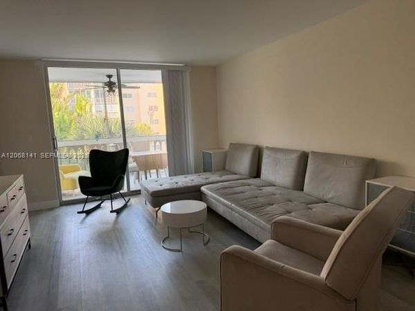 901 NE 14th Ave , Unit 305, Hallandale Beach, FL 33009