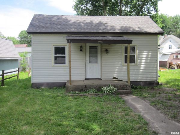 215 N MENARD Street, Mason City, IL 62664