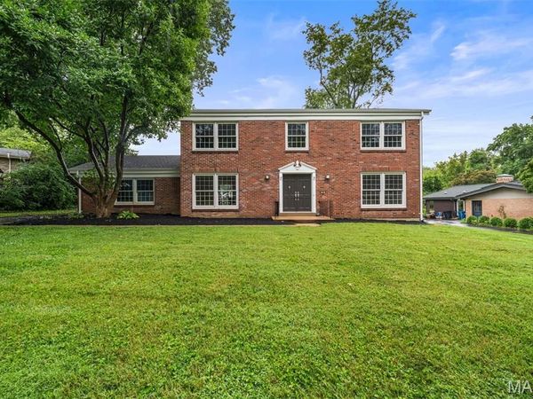 40 Ridge Point Drive, Chesterfield, MO 63017