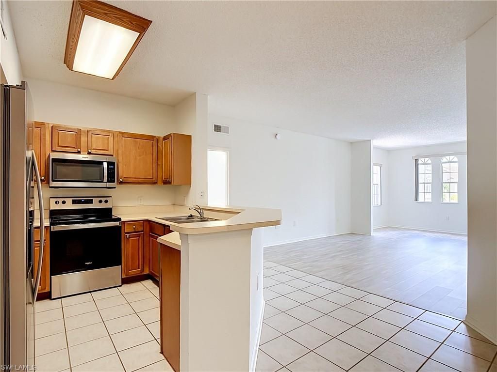 15585 Ocean Walk Cir, Unit 204, Fort Myers, FL 33908 Photo