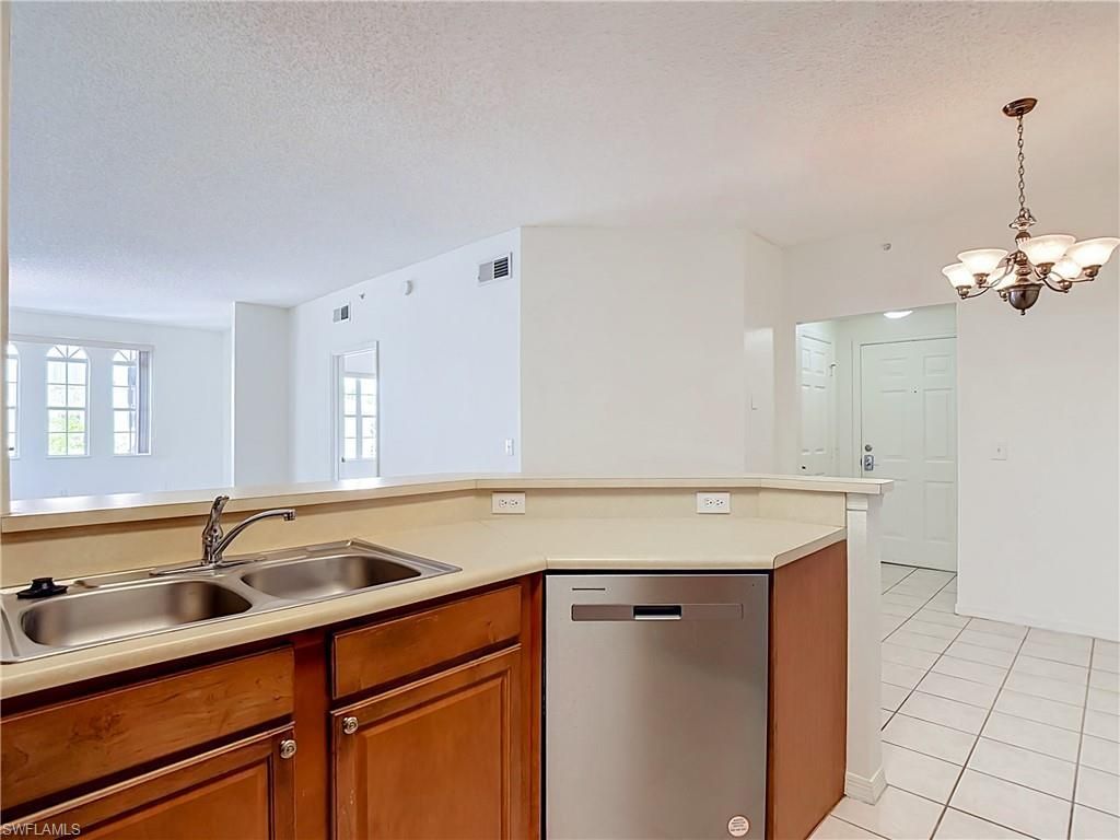 15585 Ocean Walk Cir, Unit 204, Fort Myers, FL 33908 Photo