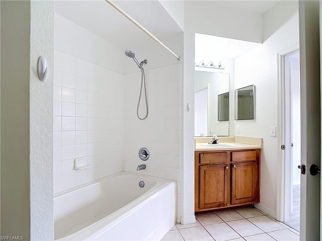 15585 Ocean Walk Cir, Unit 204, Fort Myers, FL 33908 Photo