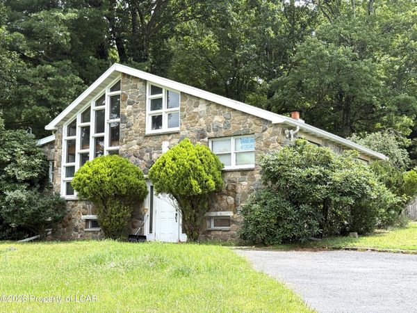 682 S Mountain Boulevard, Mountain Top, PA 18707