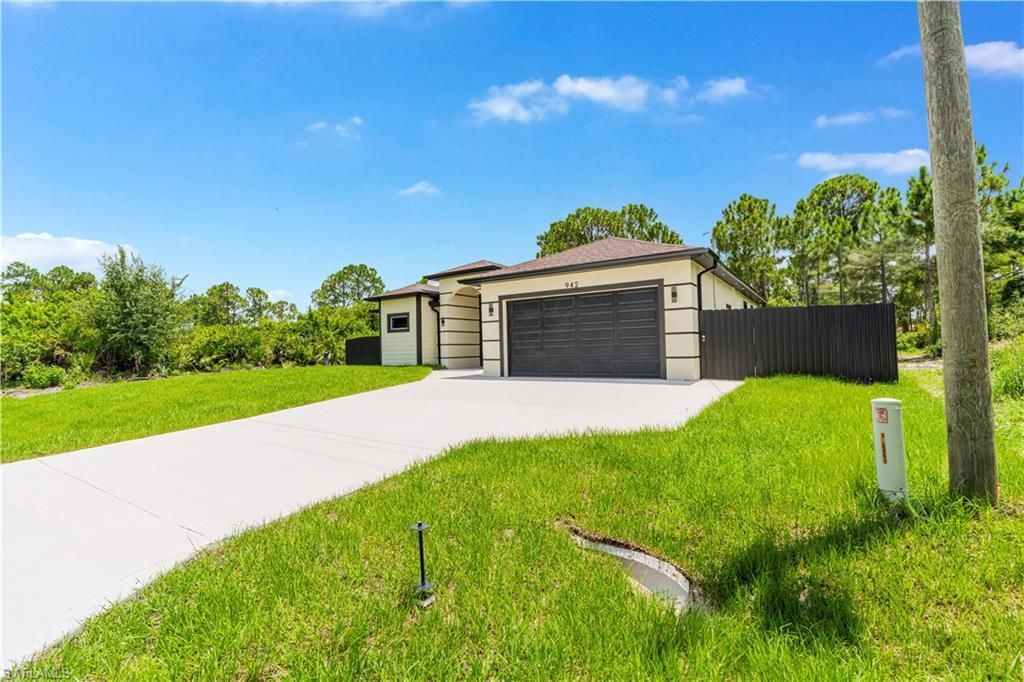 942 Kanuga St E, Lehigh Acres, FL 33974 Photo