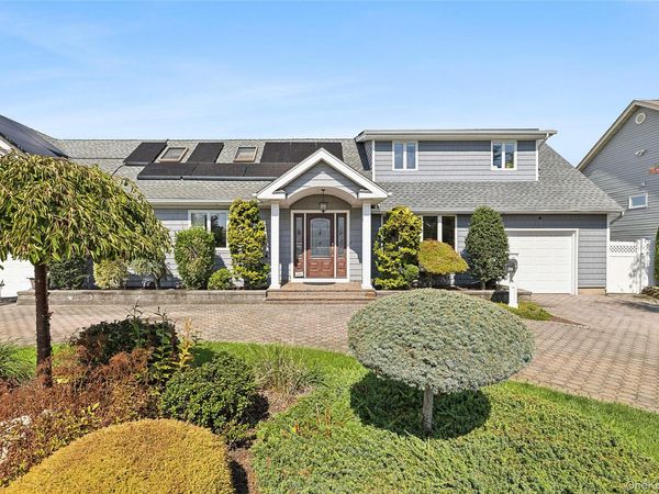 39 Jackson Place, Massapequa, NY 11758