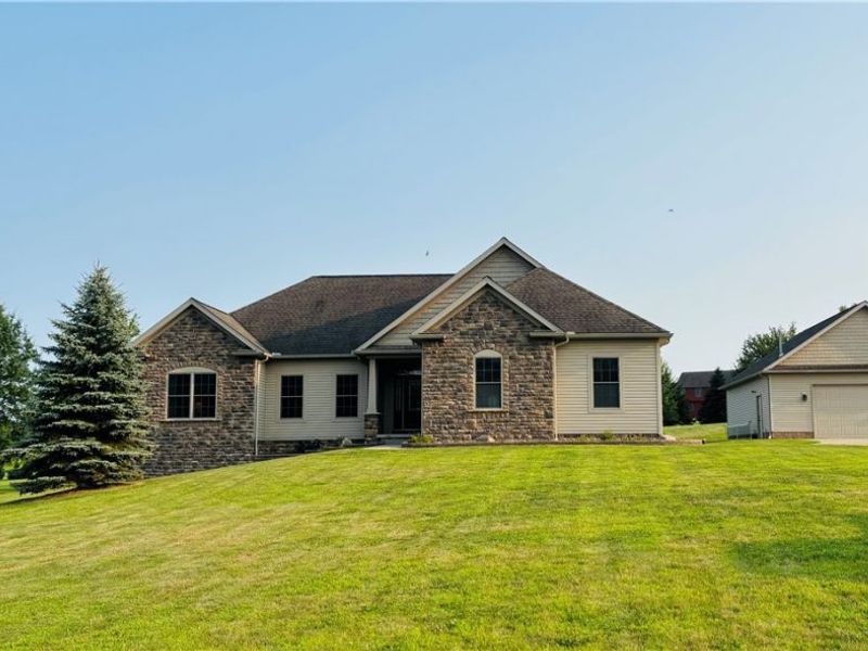212 Cardington Lane, Burbank, OH 44214 Photo 3