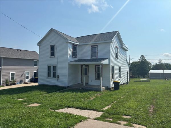 405 Court Street , Williamsburg, IA 52361