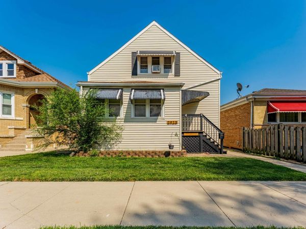 2923 N Neenah Avenue , Chicago, IL 60634