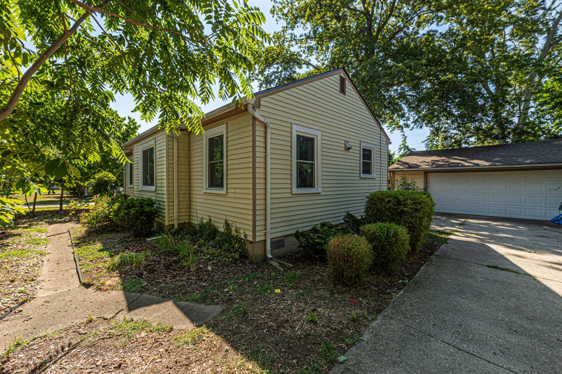 33967 Wadsworth Street, Livonia, MI 48150 Main Photo
