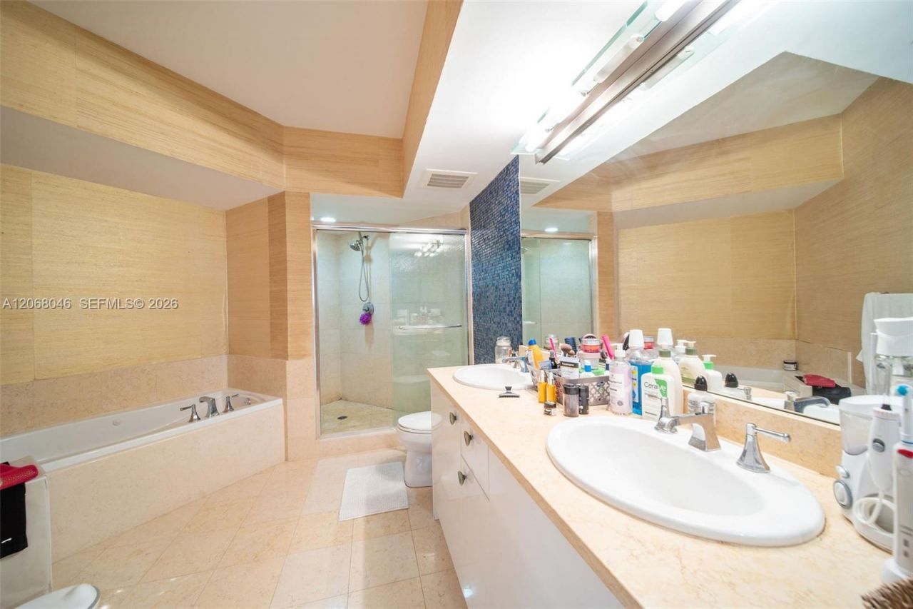 19900 E Country Club Dr , Unit 610, Aventura, FL 33180 Photo