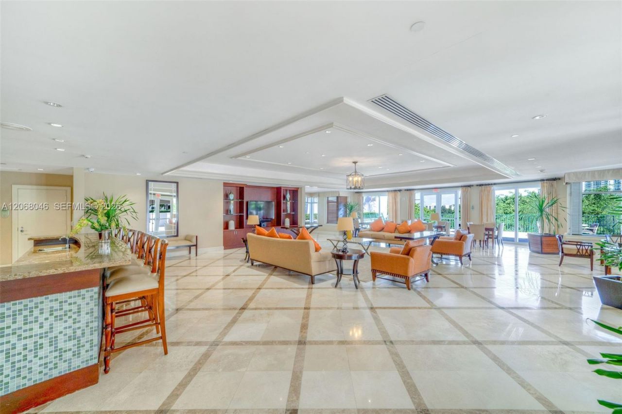 19900 E Country Club Dr , Unit 610, Aventura, FL 33180 Photo