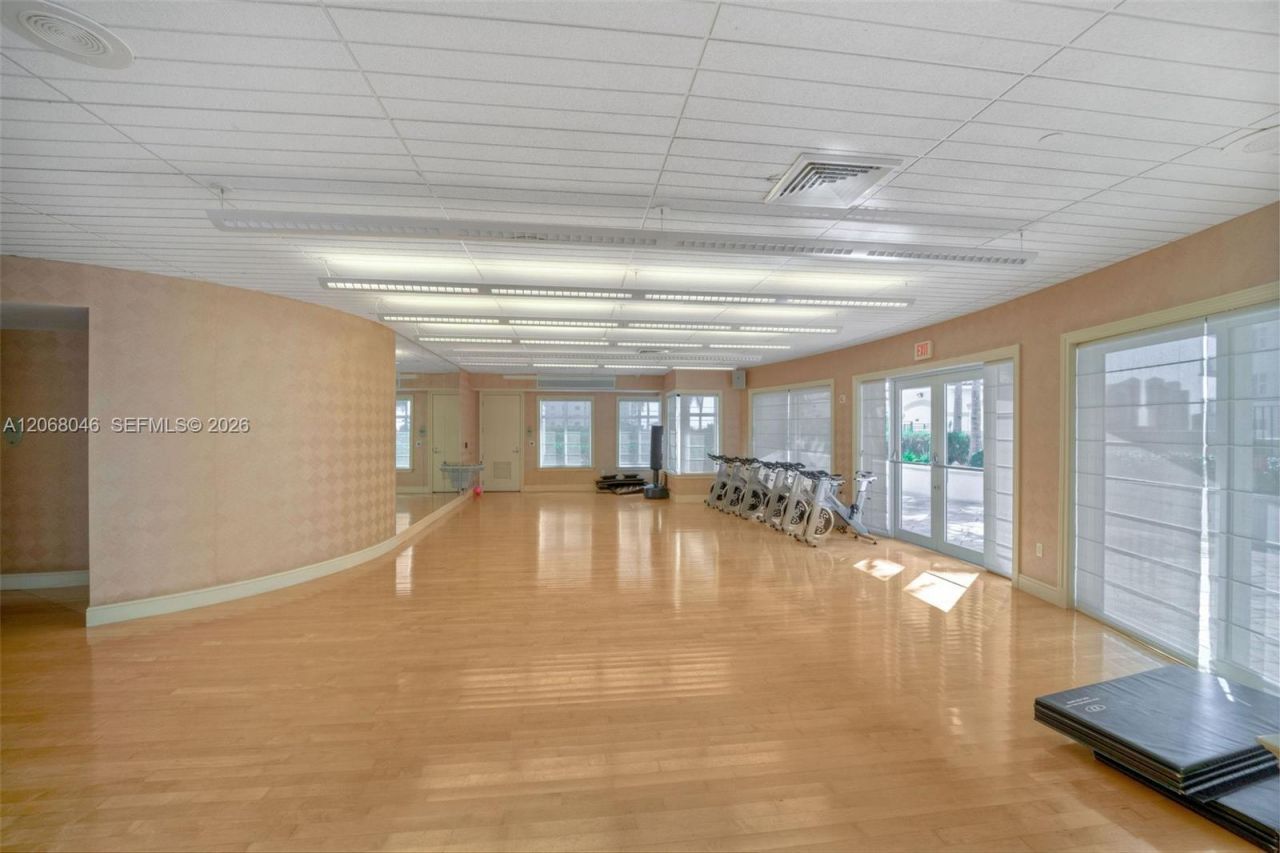 19900 E Country Club Dr , Unit 610, Aventura, FL 33180 Photo