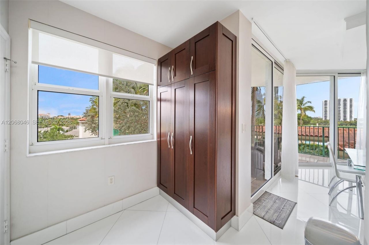 19900 E Country Club Dr , Unit 610, Aventura, FL 33180 Photo