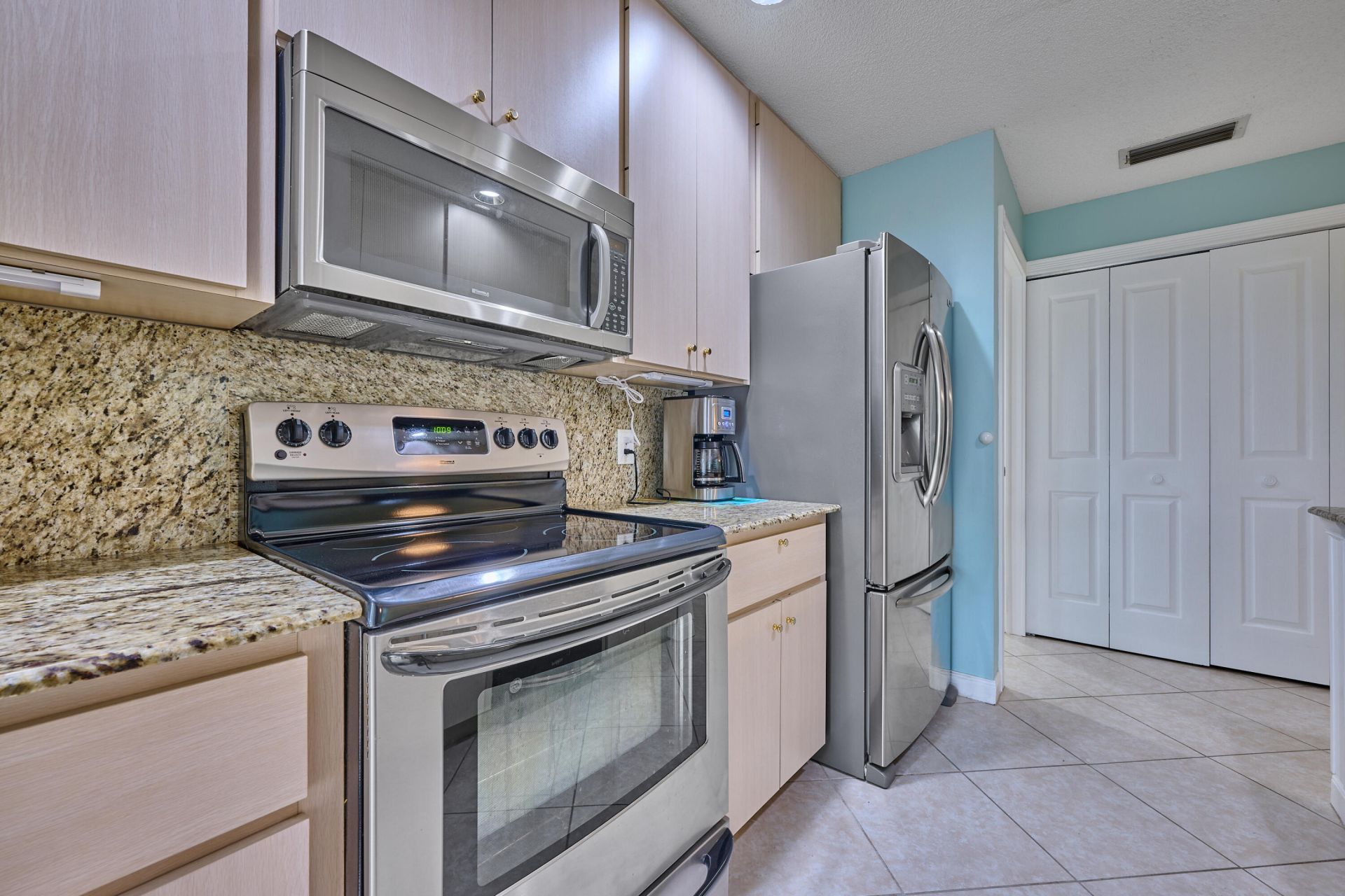 1202 NW Sun Terrace Circle, Unit 24D, Port Saint Lucie, FL 34986 Photo