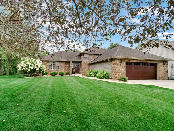 10621 Erie Drive , Crown Point, IN 46307