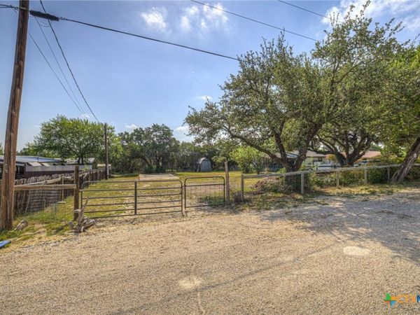 2189 Potters Creek Road , Canyon Lake, TX 78133