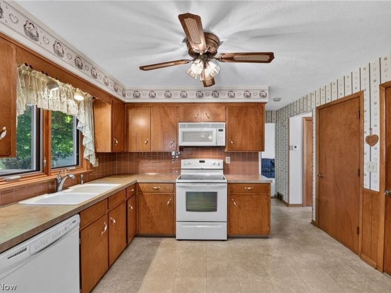 52 Warren Avenue, Rittman, OH 44270 Photo 4