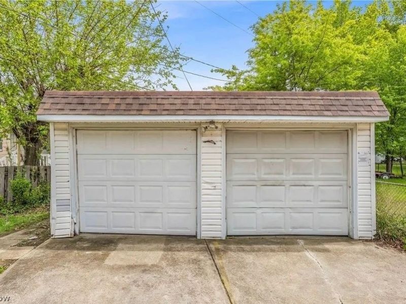 20460 Lakeshore Boulevard, Euclid, OH 44123 Photo 4