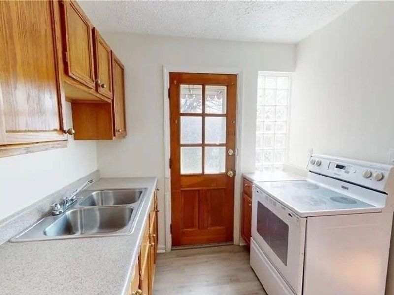20460 Lakeshore Boulevard, Euclid, OH 44123 Photo 7