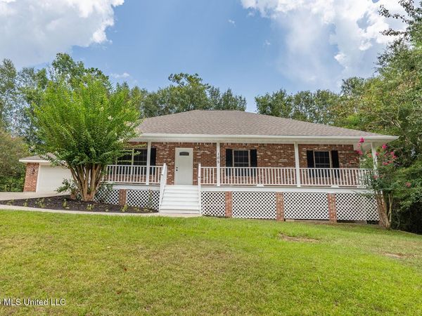 105 W Sunnybrook Road, Carriere, MS 39426