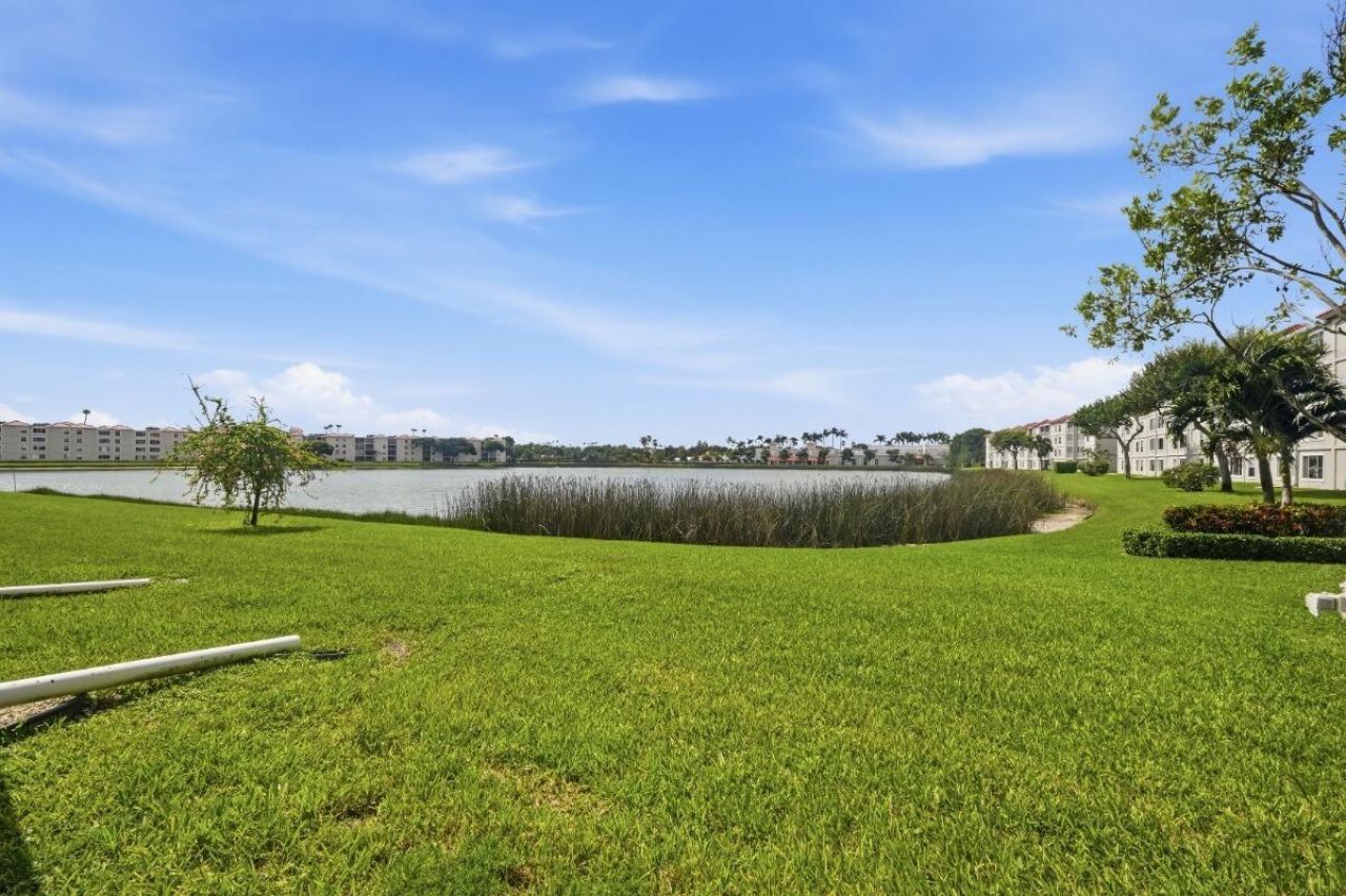 6112 Huntwick Terrace, Unit 108, Delray Beach, FL 33484 Photo