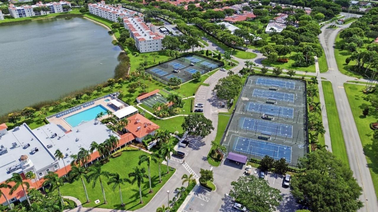 6112 Huntwick Terrace, Unit 108, Delray Beach, FL 33484 Photo