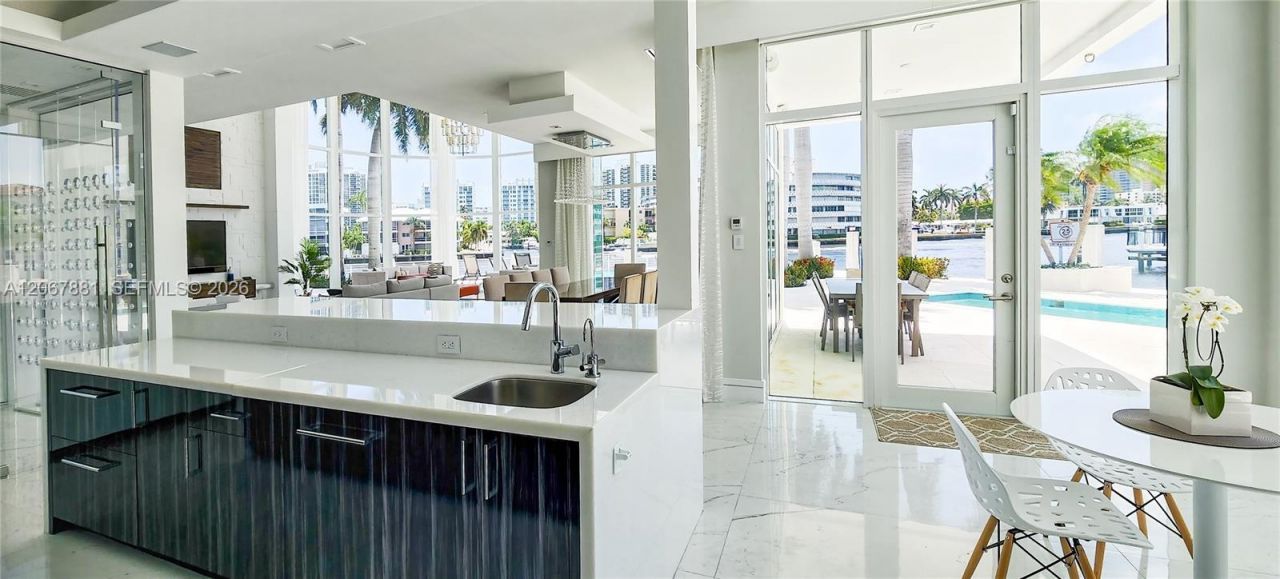 2890 NE 28th St , Fort Lauderdale, FL 33306 Photo