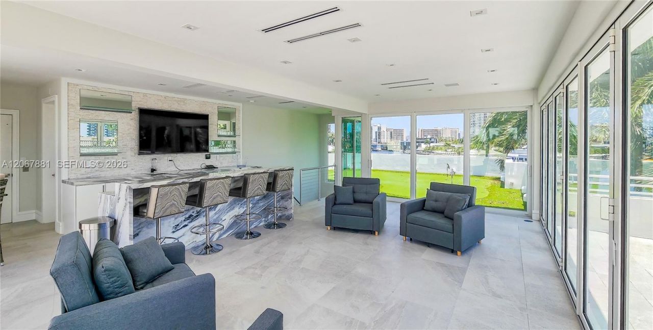 2890 NE 28th St , Fort Lauderdale, FL 33306 Photo