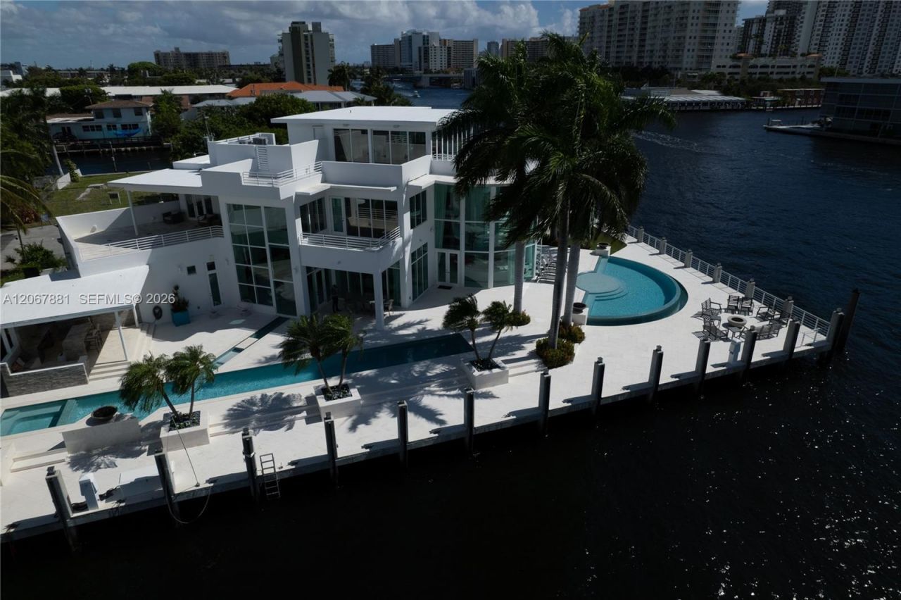 2890 NE 28th St , Fort Lauderdale, FL 33306 Photo